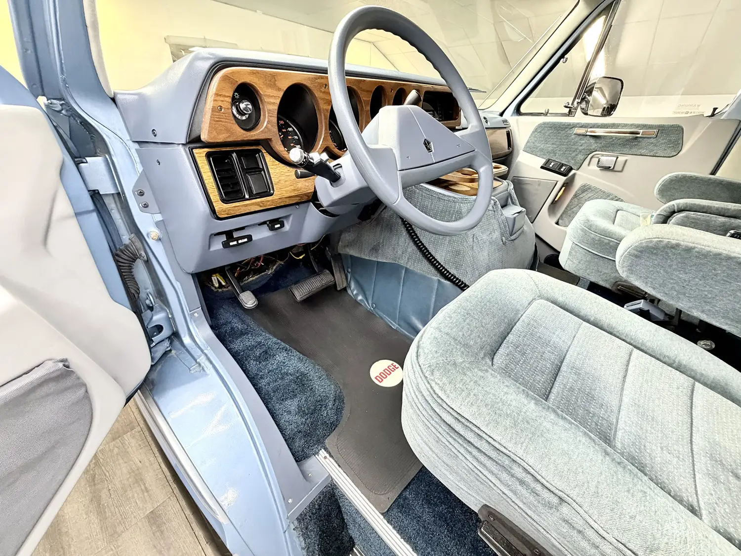 1988 Dodge Ram B350 Maxivan