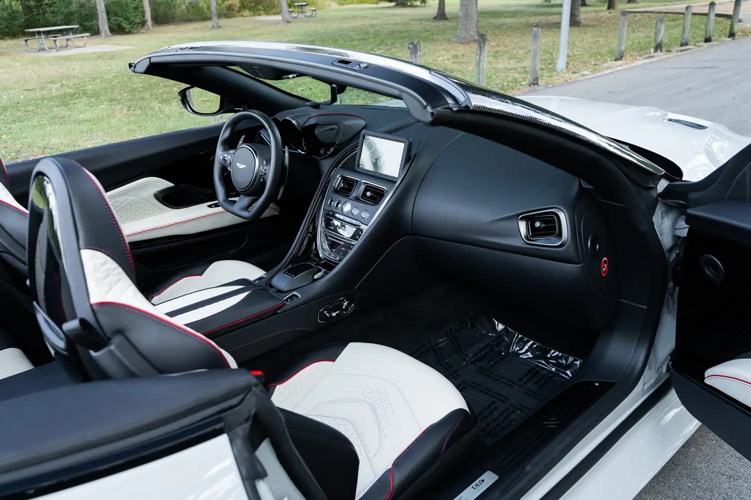 2023 Aston Martin DBS Volante 2023 Aston Martin DBS Volante