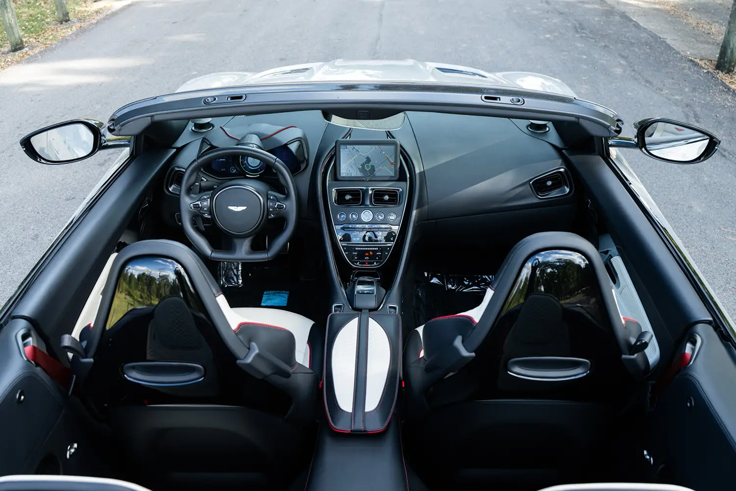 2023 Aston Martin DBS Volante 2023 Aston Martin DBS Volante