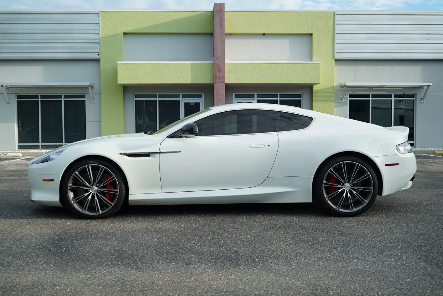 2014 Aston Martin DB9 2014 Aston Martin DB9