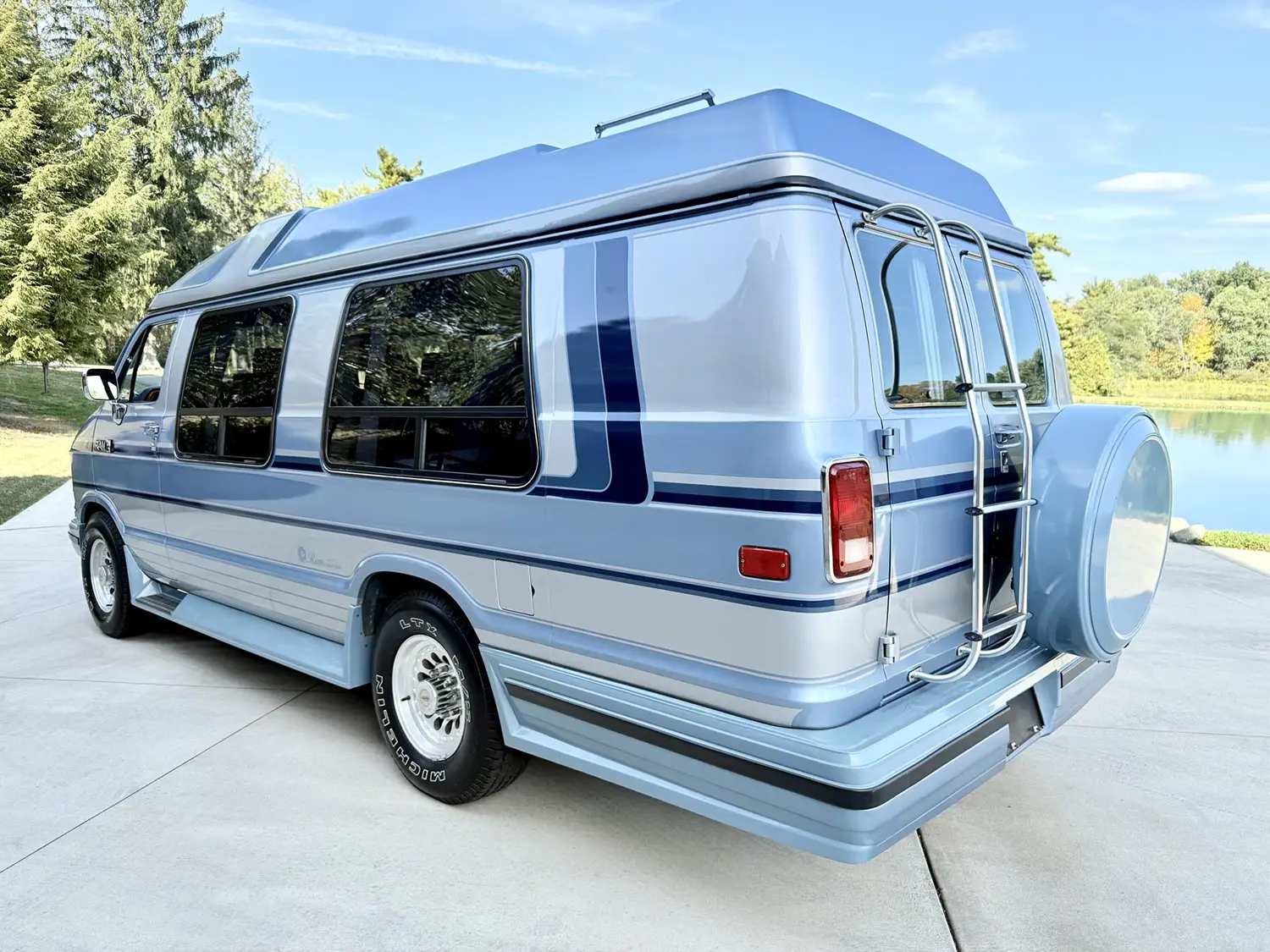 1988 Dodge Ram B350 Maxivan
