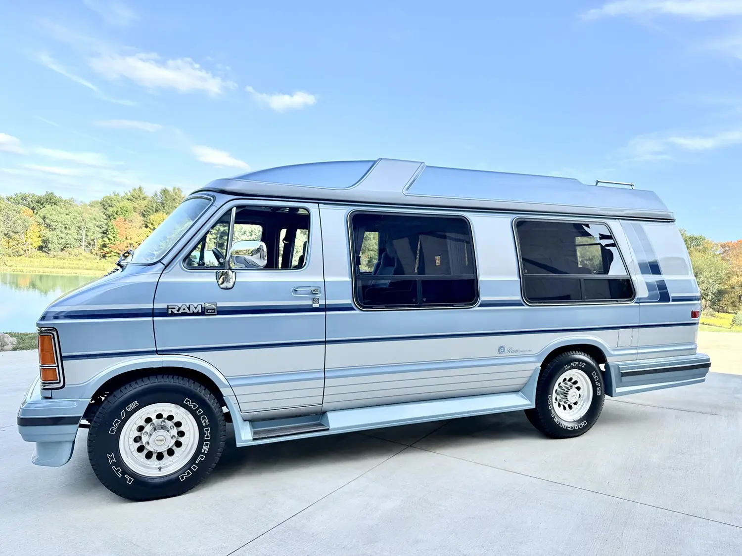 1988 Dodge Ram B350 Maxivan