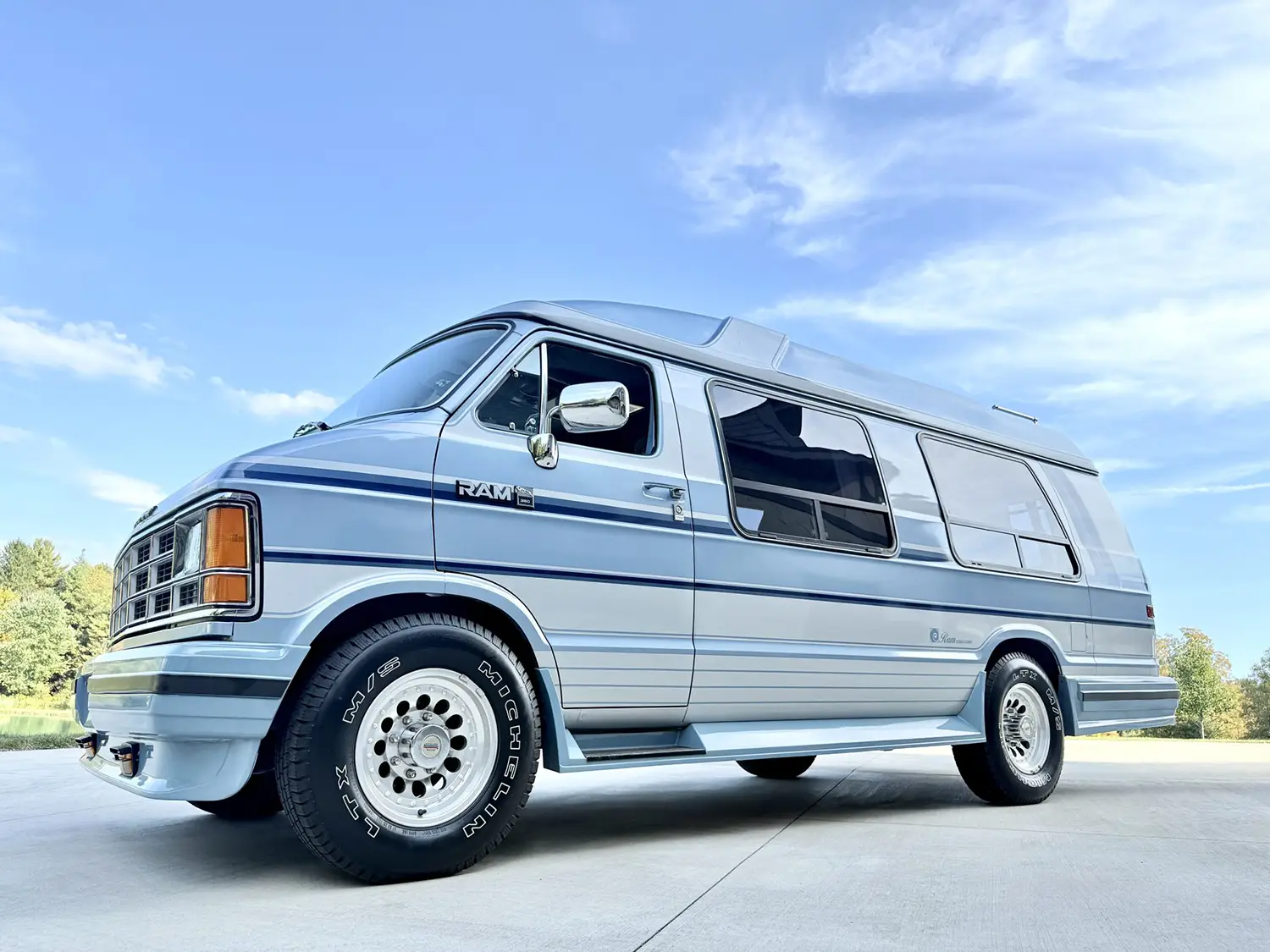 1988 Dodge Ram B350 Maxivan