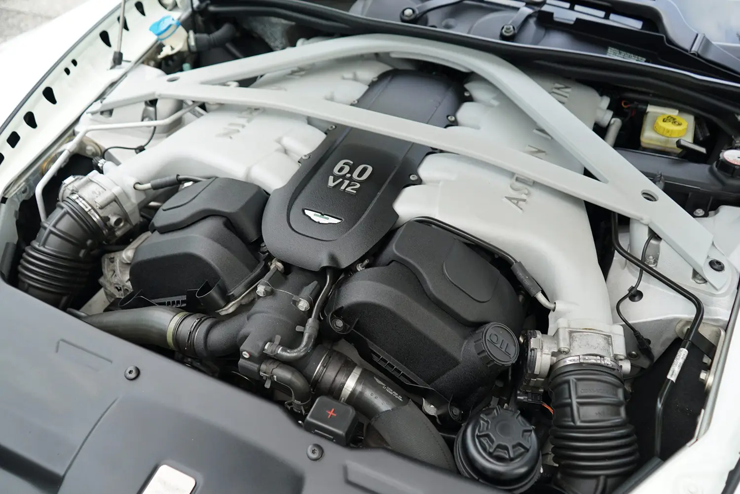 2014 Aston Martin DB9 2014 Aston Martin DB9