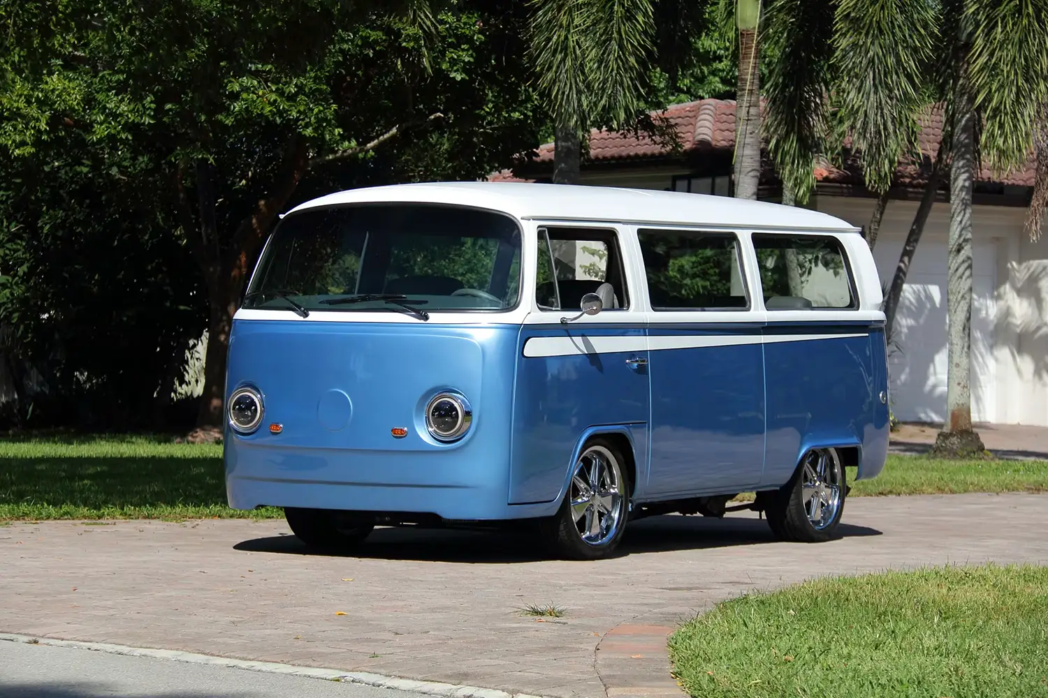 1974 Volkswagen Type II Custom Bus