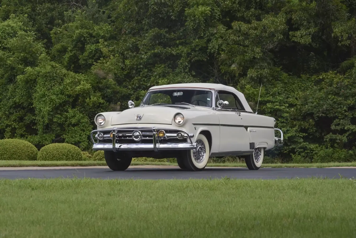 1954 Ford Crestline Sunliner
