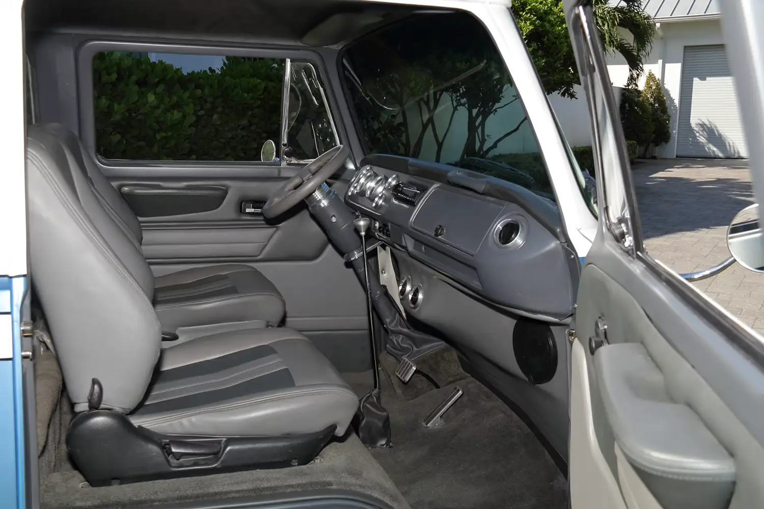 1974 Volkswagen Type II Custom Bus