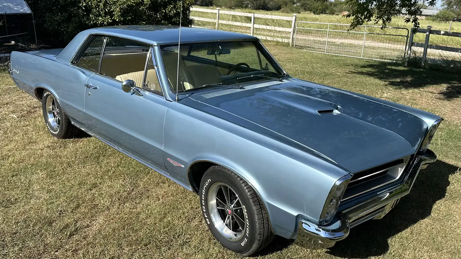 1965 Pontiac GTO Tri-Power