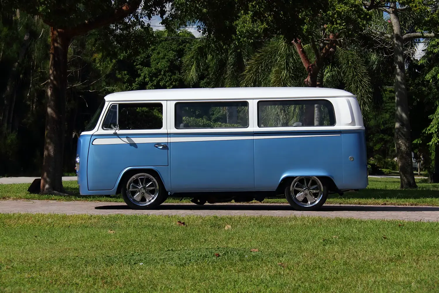 1974 Volkswagen Type II Custom Bus